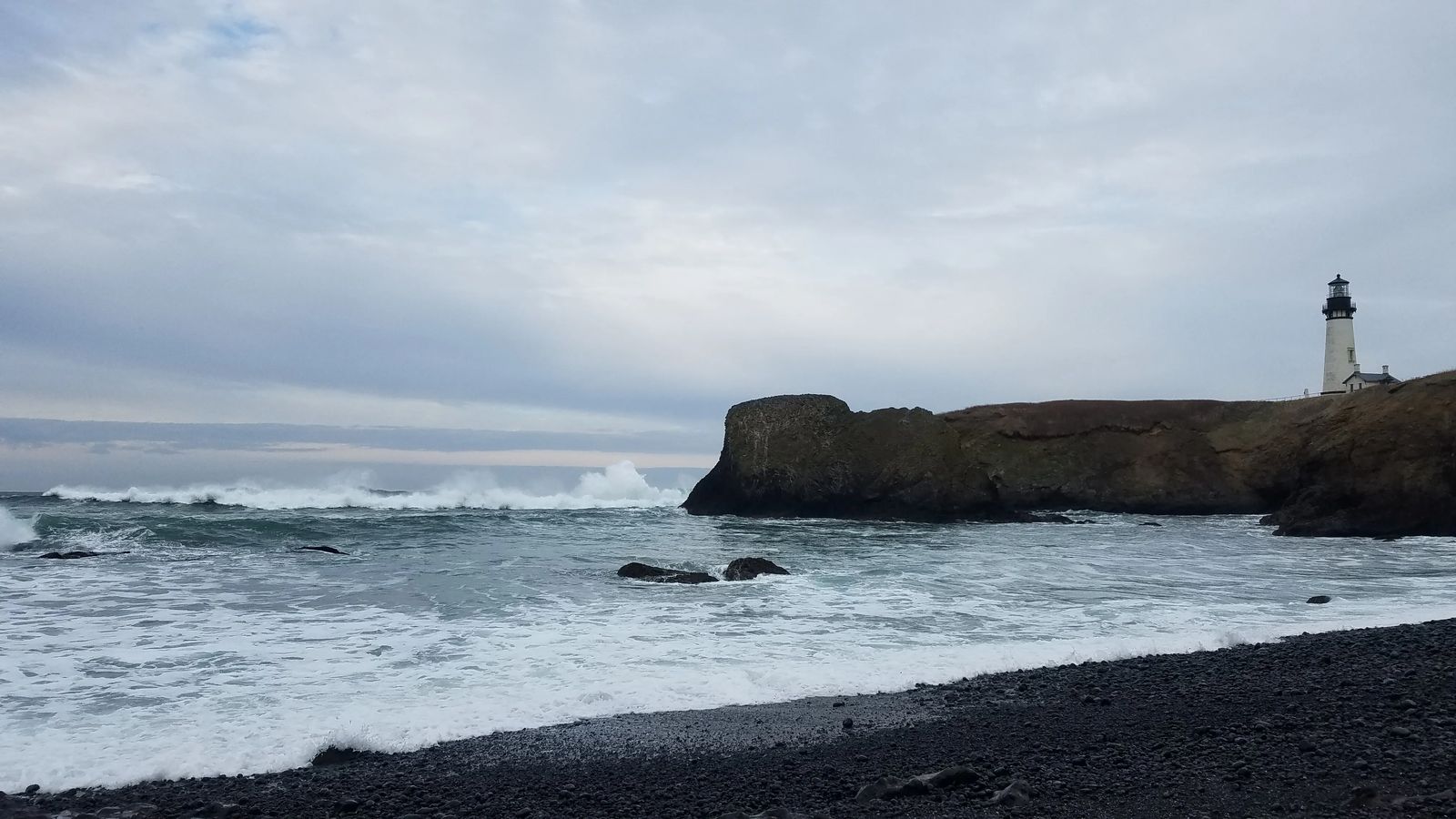 Photo of The cobble beach rocks at Yaquina Head, Oregon