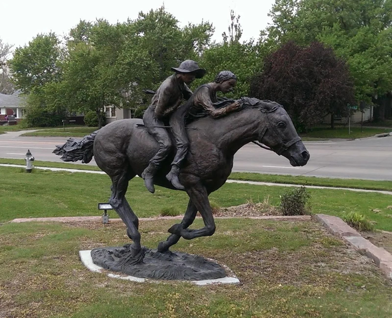 Photo of a statue depicting the Martin Brothers incident, in Hastings, Nebraska