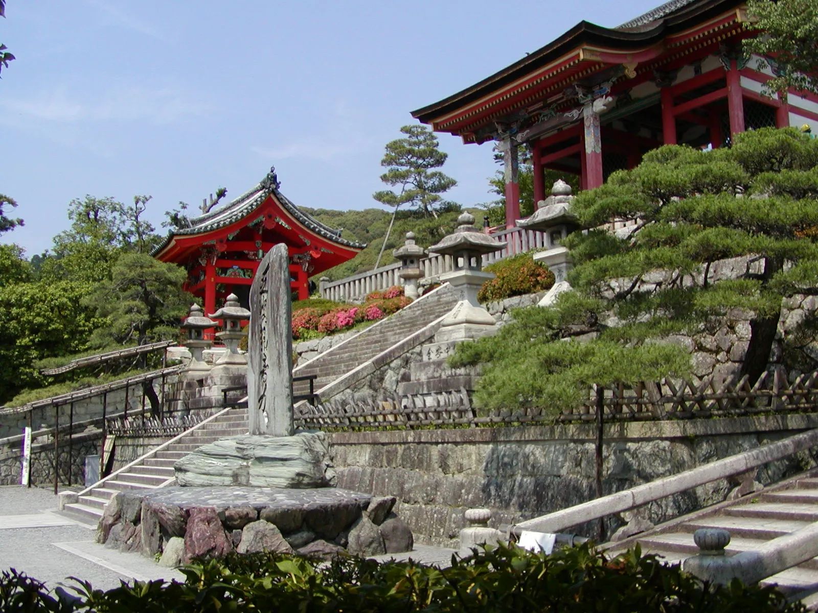 Photo of The West Gate of Kiyomizu-dera temple in Kyoto, Japan