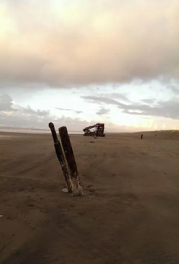 Photo of The Peter Iredale shipwreck, near Warrenton, Oregon
