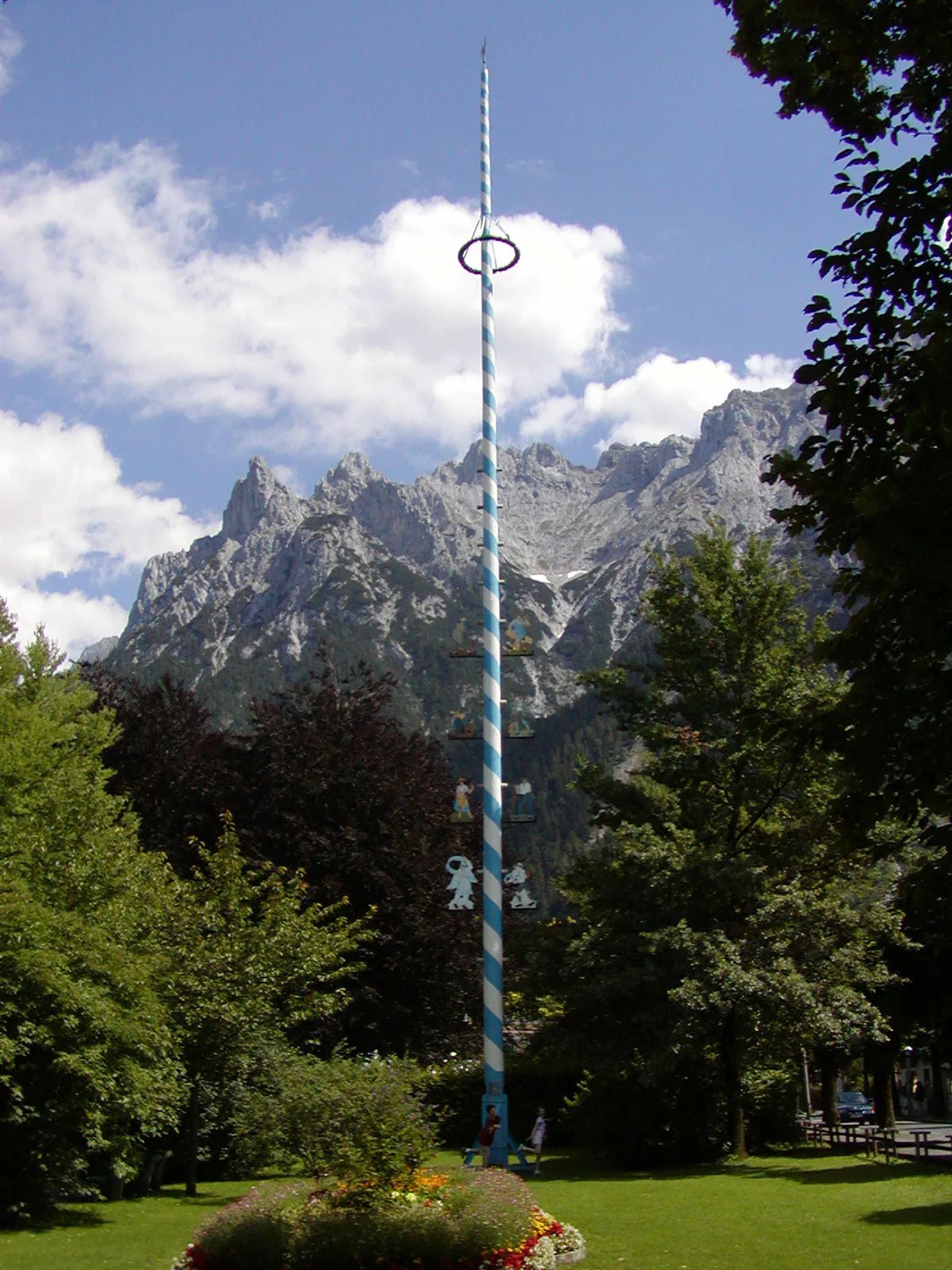 Photo of the Maypole in Mittenwald, Germany
