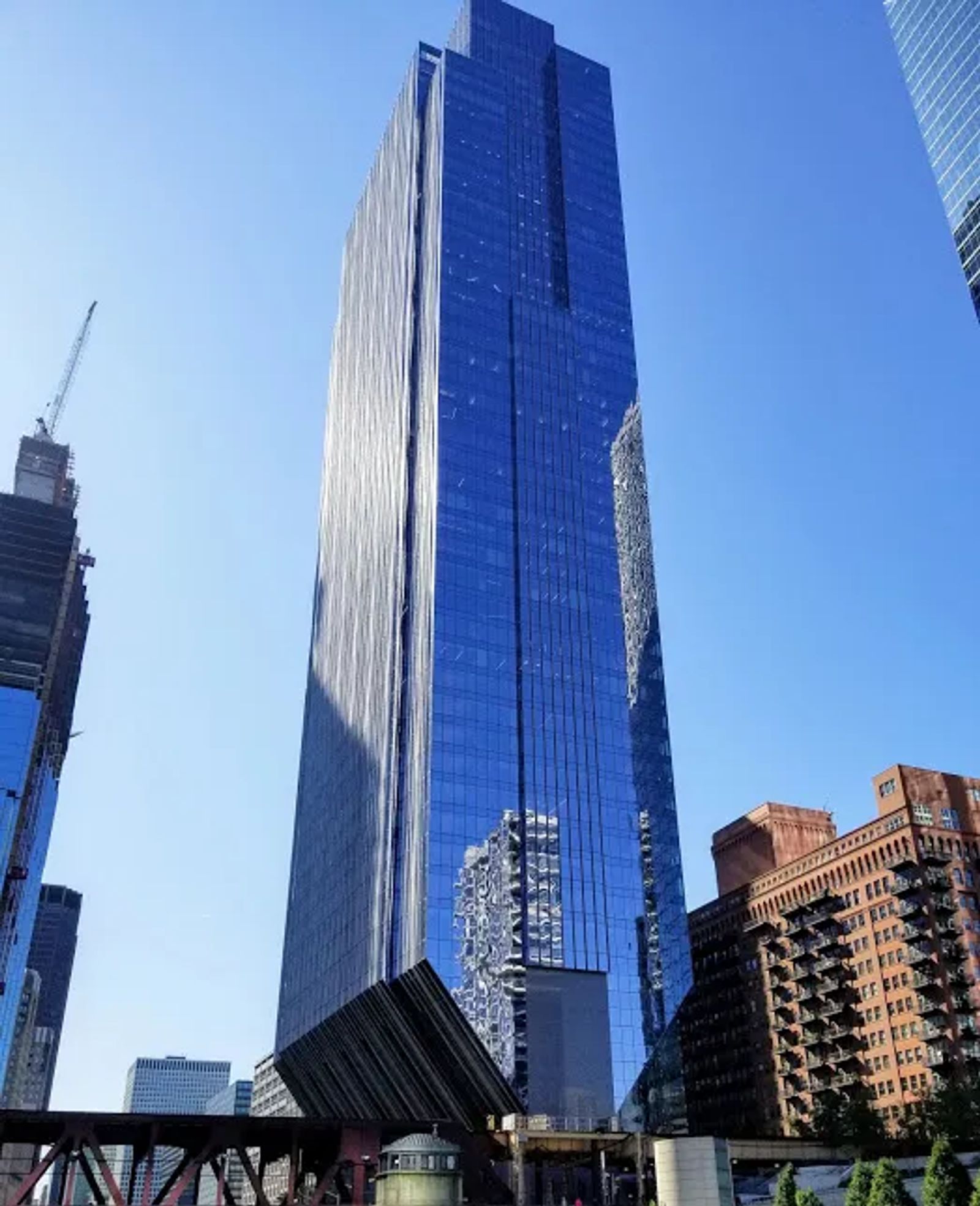 Photo of skyscraper at 150 North Riverside Plaza in Chicago, Illinois