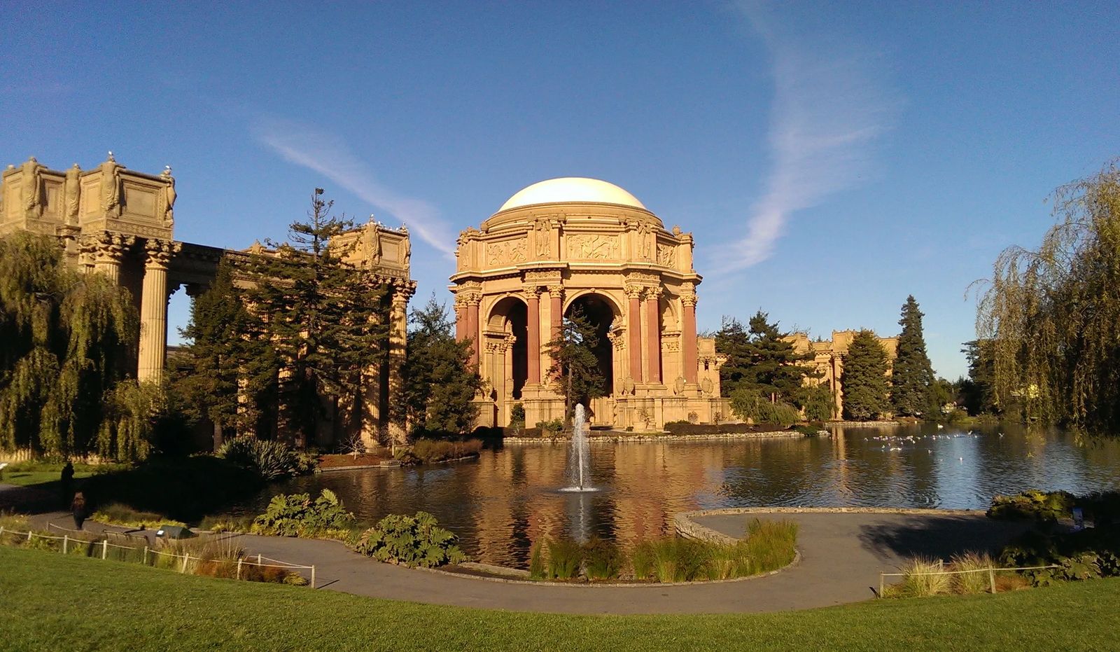 Photo of the Palace of Fine Arts in San Francisco, California