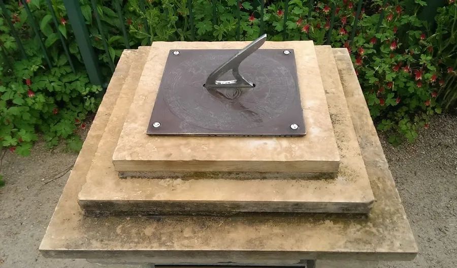 Photo of a sundial at the center of the maze in Winterset, Iowa