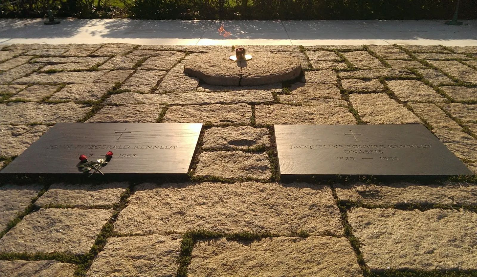 Photo of JFK's grave site in Arlington National Cemetery