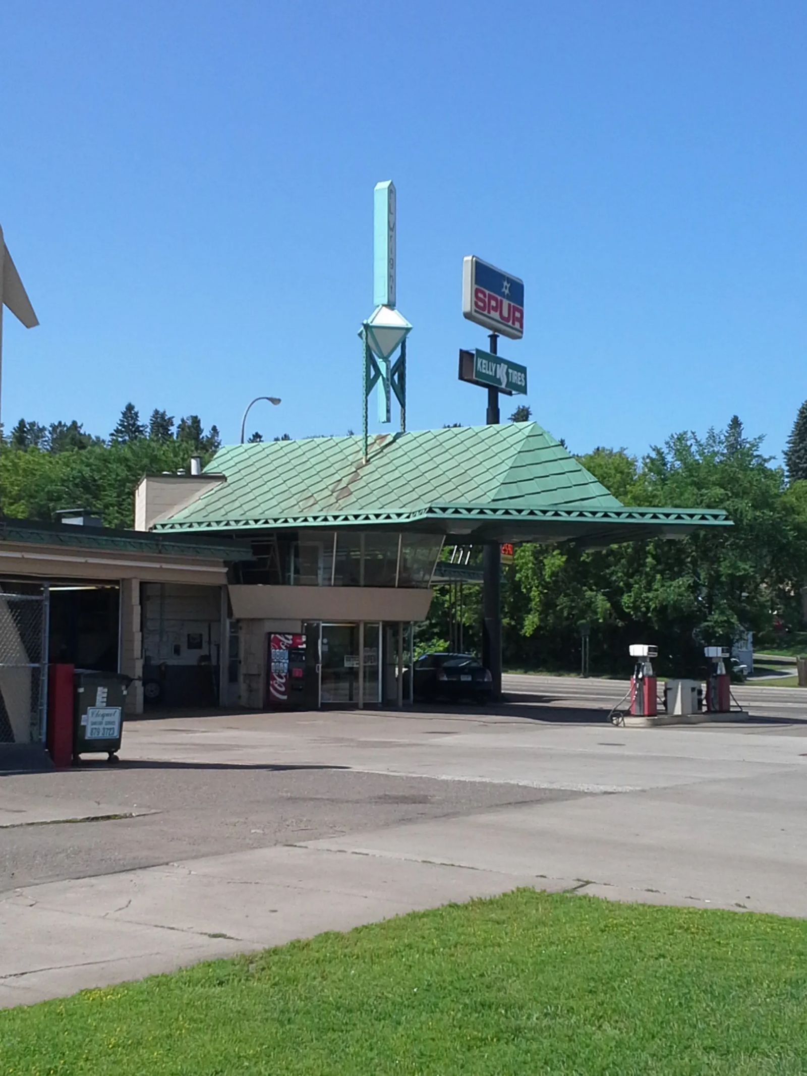 Photo of gas station designed by Frank Lloyd Wright in Cloquet, Minnesota