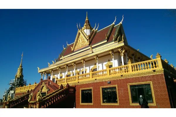 Photo of the Watt Munisotaram Buddhist Temple in Hampton, Minnesota