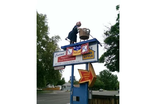 Photo of Betty the moving washerwoman in Boise, Idaho
